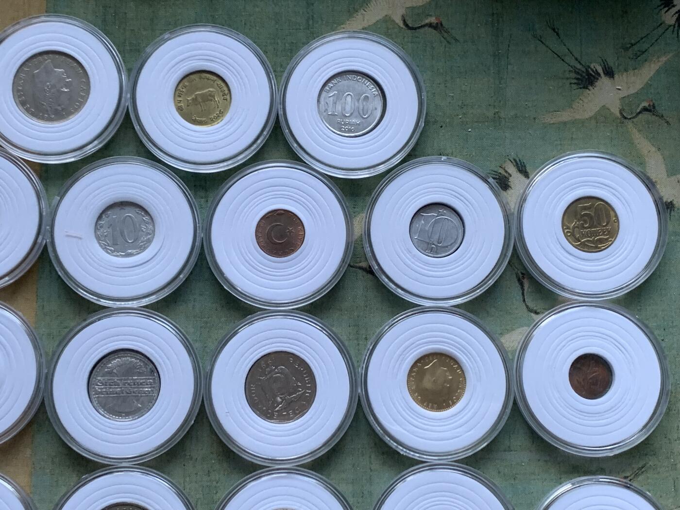 《竞宝斋》第299场- 周日，周一  2场连拍 （全场包邮） 46枚一组 散币 英国法国意大利美国苏联等国硬币， 带小圆盒 细节见图