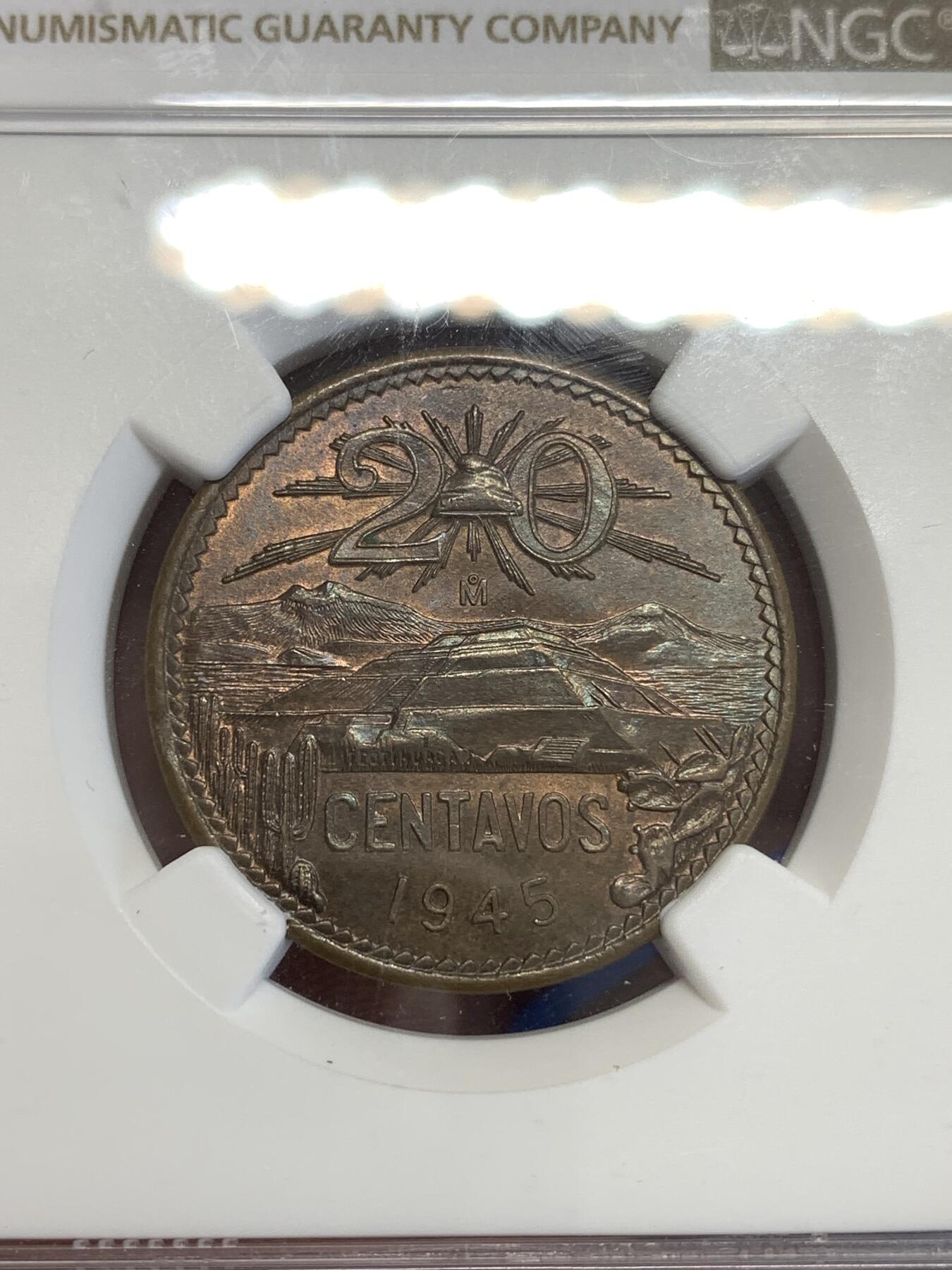 《竞宝斋》第299场- 周日，周一  2场连拍 （全场包邮） NGC MS64BN 1945 墨西哥20分铜币 热门品种 包浆非常漂亮 铜光充沛 正面设计充分体现玛雅文明特色 可藏品相
