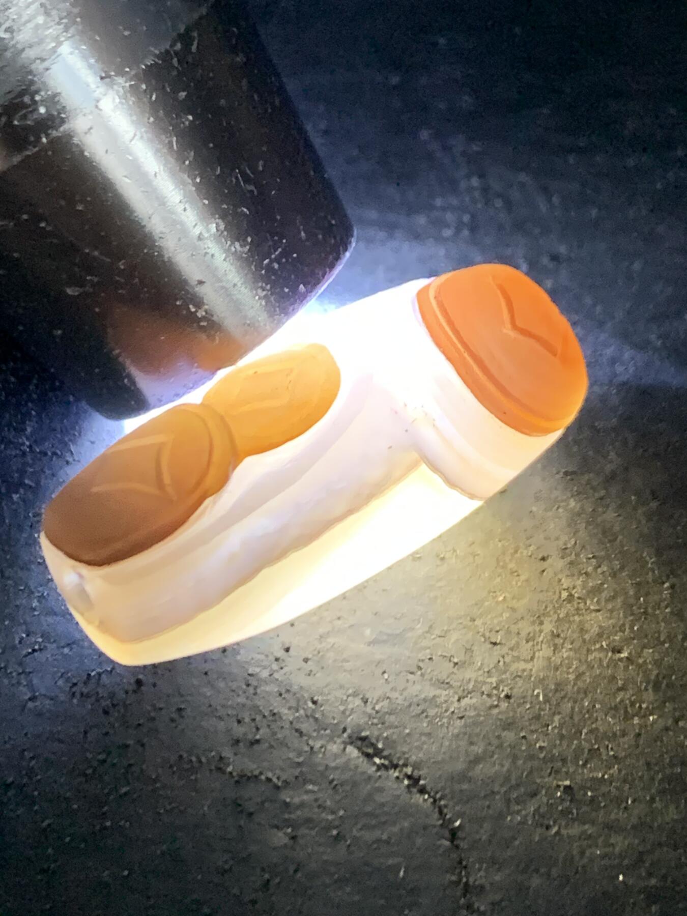 精美亚光高玉化巴西玛瑙手工俏色巧雕连中三元桶珠一个