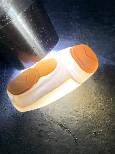 精美亚光高玉化巴西玛瑙手工俏色巧雕连中三元桶珠一个 精美亚光高玉化巴西玛瑙手工俏色巧雕连中三元桶珠一个