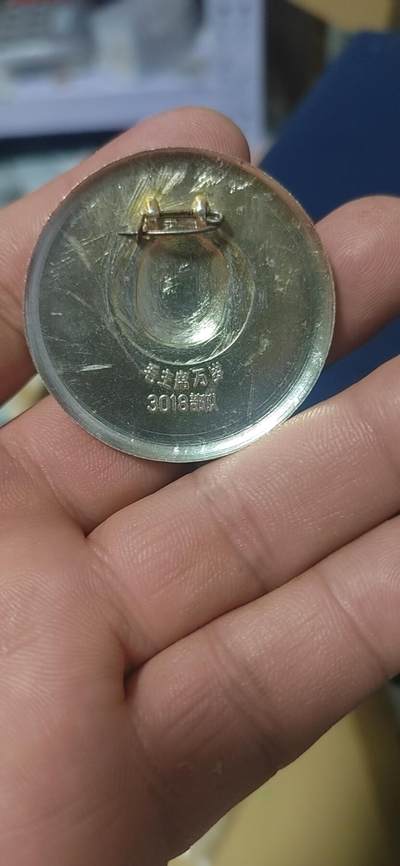 毛主席像章拍场，都是部队章 🔥🔥🔥🔥毛主席像章，40毫米，背面有铭文：3018部队