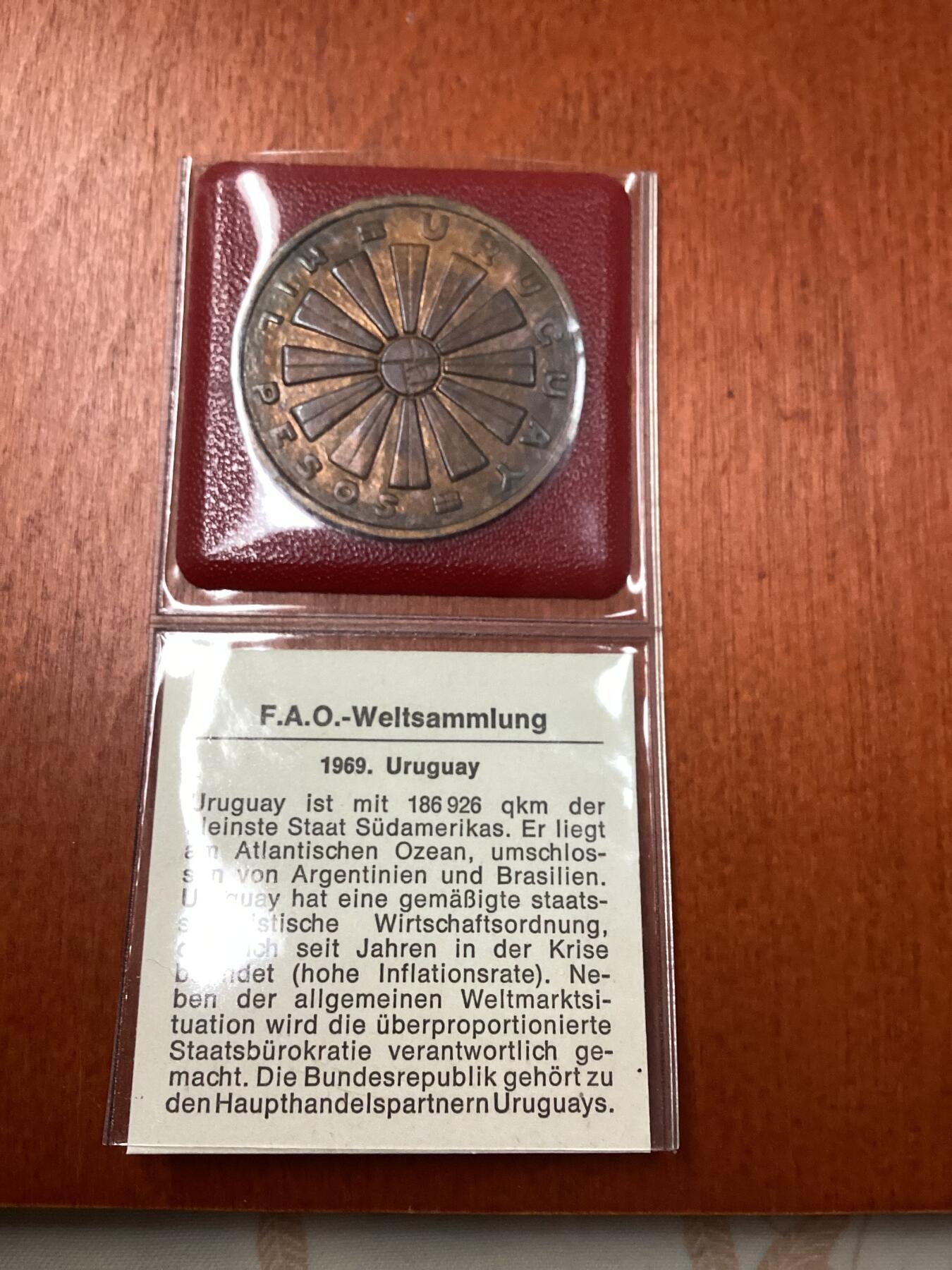 长老汇龙年精选第二十四场拍卖 1969乌拉圭fao1000比索铜币，带说明纸，1.1万枚