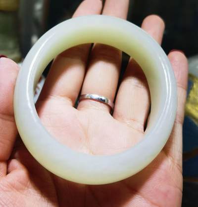 新疆和田白玉贵妃镯 新疆和田白玉贵妃镯