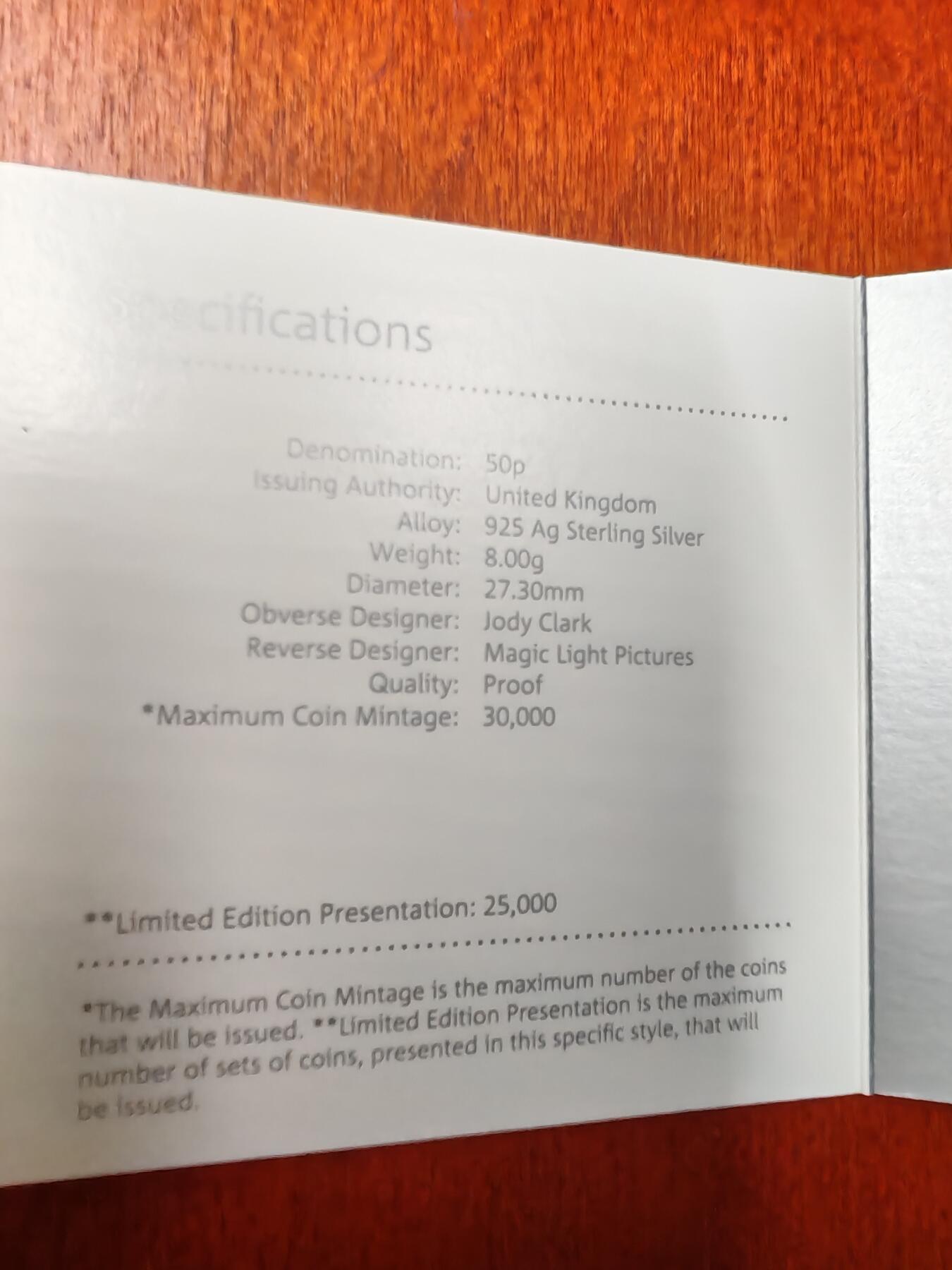 长老汇龙年精选第二十四场拍卖 2019英国咕噜牛50便士彩色七边精制银币，盒证全，925银，2.5万枚，市场价500多元