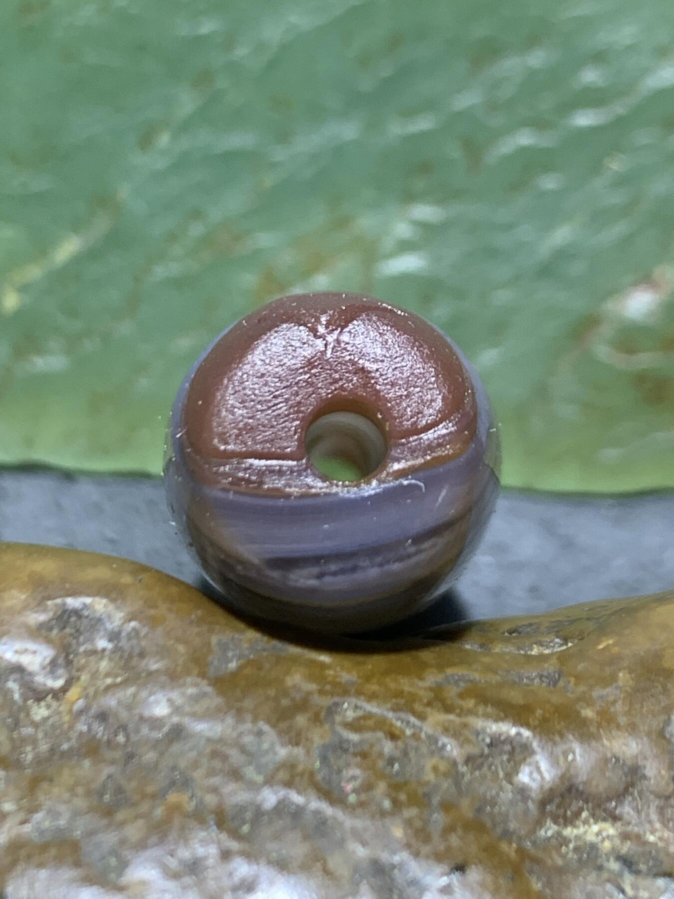 精美亚光高玉化巴西玛瑙手工俏色巧雕连中三元桶珠一个