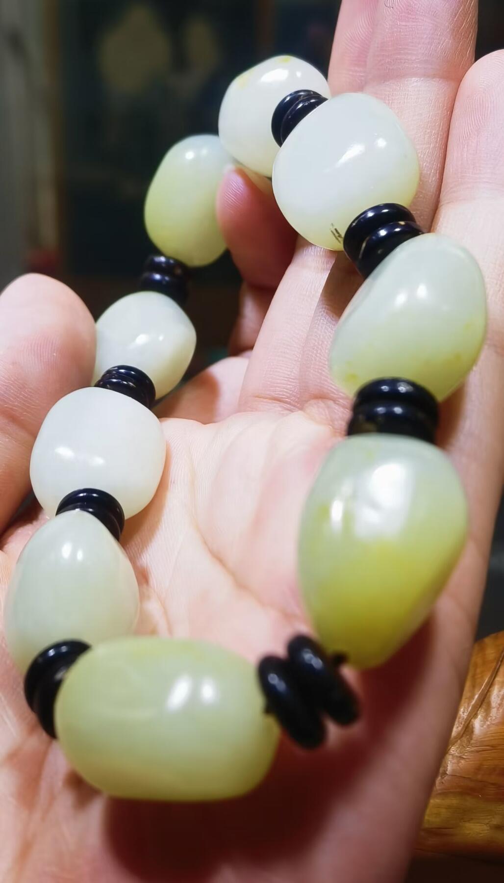 和田玉籽料随形手串