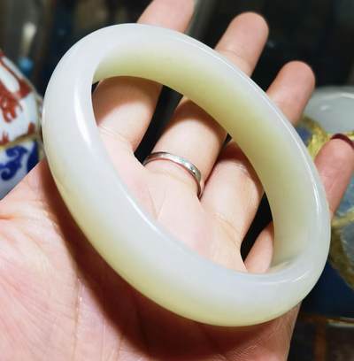 新疆和田白玉贵妃镯 新疆和田白玉贵妃镯