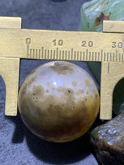 精美战国红玛瑙冰飘气泡纹大圆珠一颗！ 精美战国红玛瑙冰飘气泡纹大圆珠一颗！