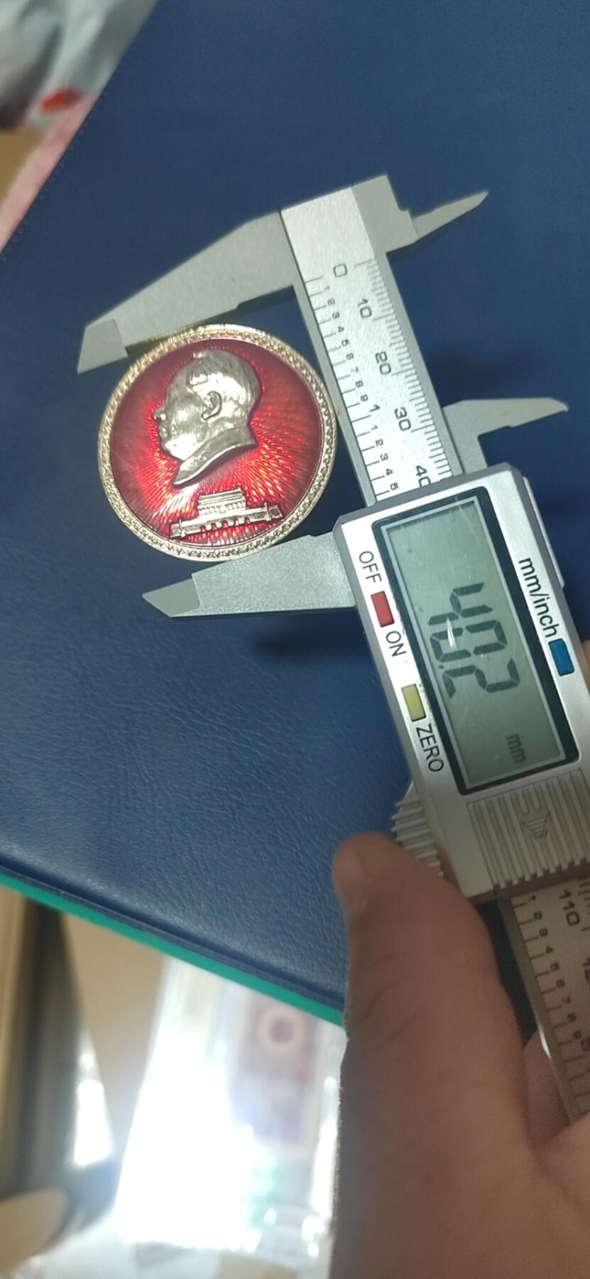毛主席像章专场，都是部队章 🔥🔥🔥🔥毛主席像章，40.2毫米，背面有铭文：中国人民解放军  上海警备区