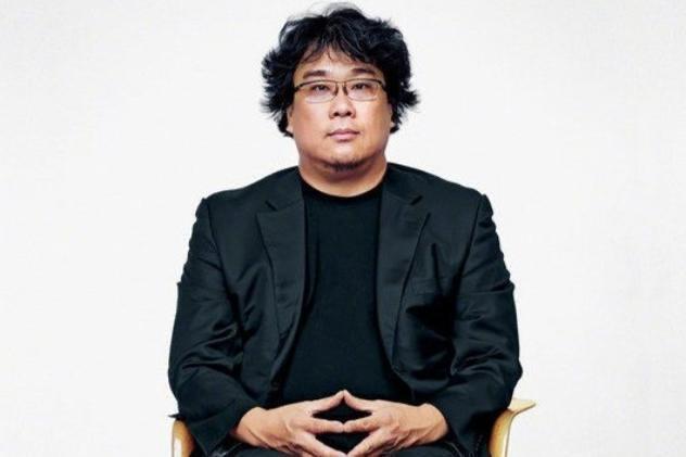 零元拍：韩国电影《雪国列车》的导演奉俊昊亲笔签名搭乘卡。尺寸：80X200 MM