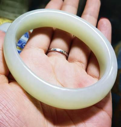 新疆和田白玉贵妃镯 新疆和田白玉贵妃镯