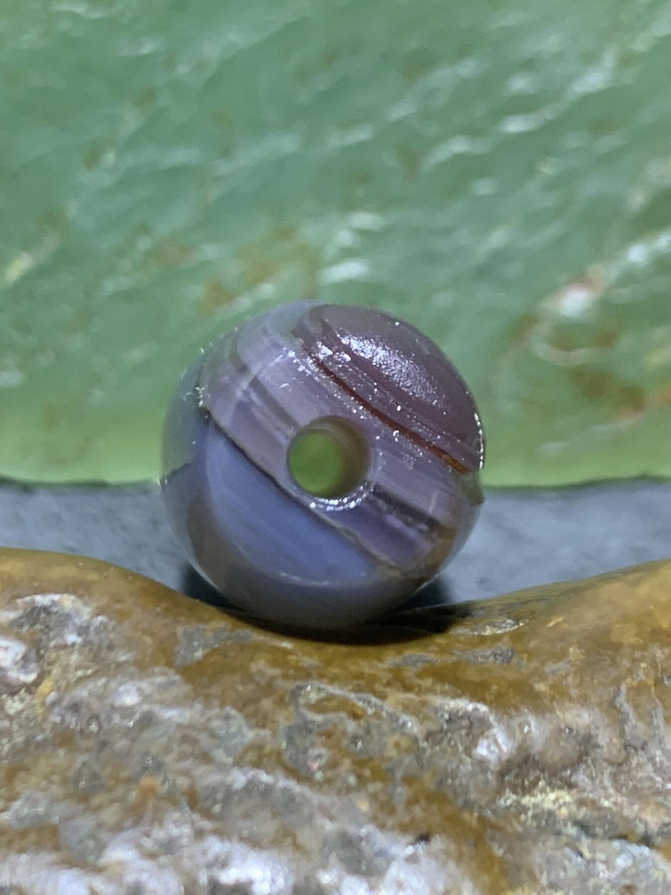 精美亚光高玉化巴西玛瑙手工俏色巧雕连中三元桶珠一个