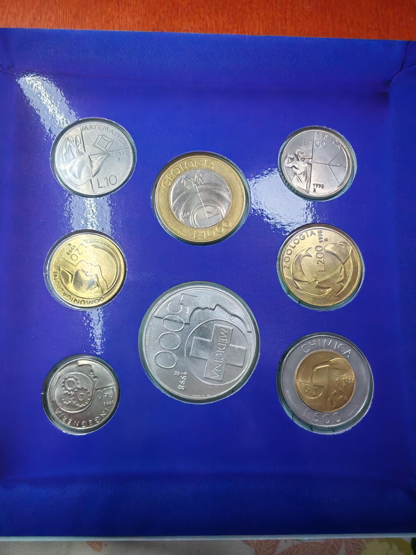 长老汇龙年精选第二十四场拍卖 1998圣马力诺8枚套币卡装，精品
