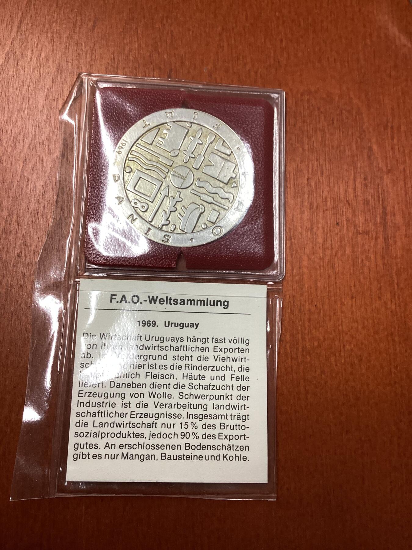 长老汇龙年精选第二十四场拍卖 1969乌拉圭fao1000比索银币，带说明纸，50万枚