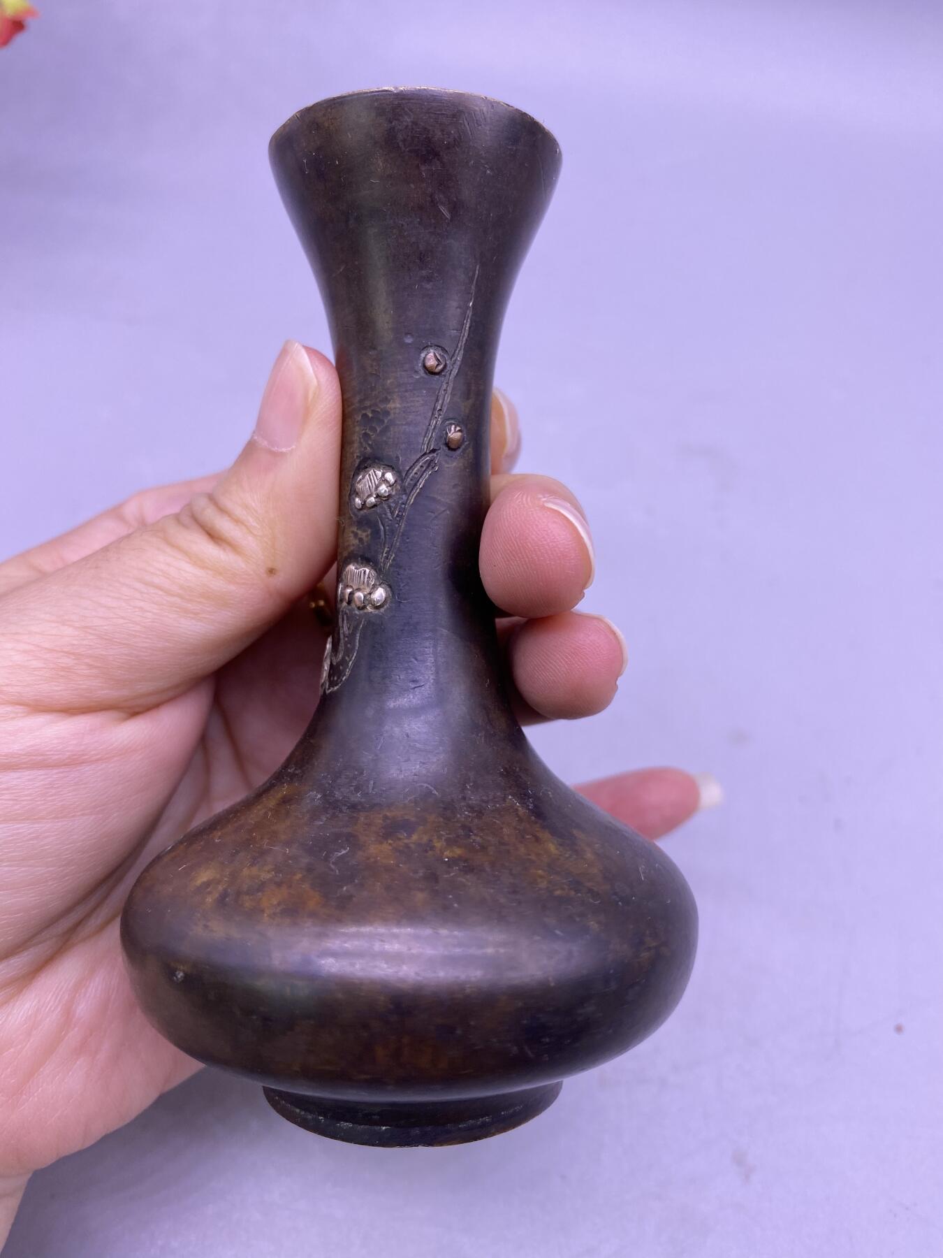 老铜镶银花瓶，尺寸10.4厘米，品相如图，1500包快递