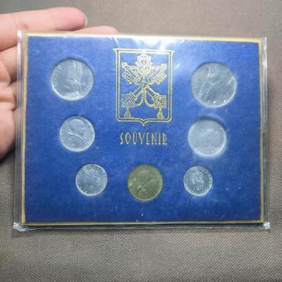 一百五十七期 八月第5拍 九月一号发货 - 8.5.1梵蒂冈蓝卡册套币，不多见，币年份基本1965之前