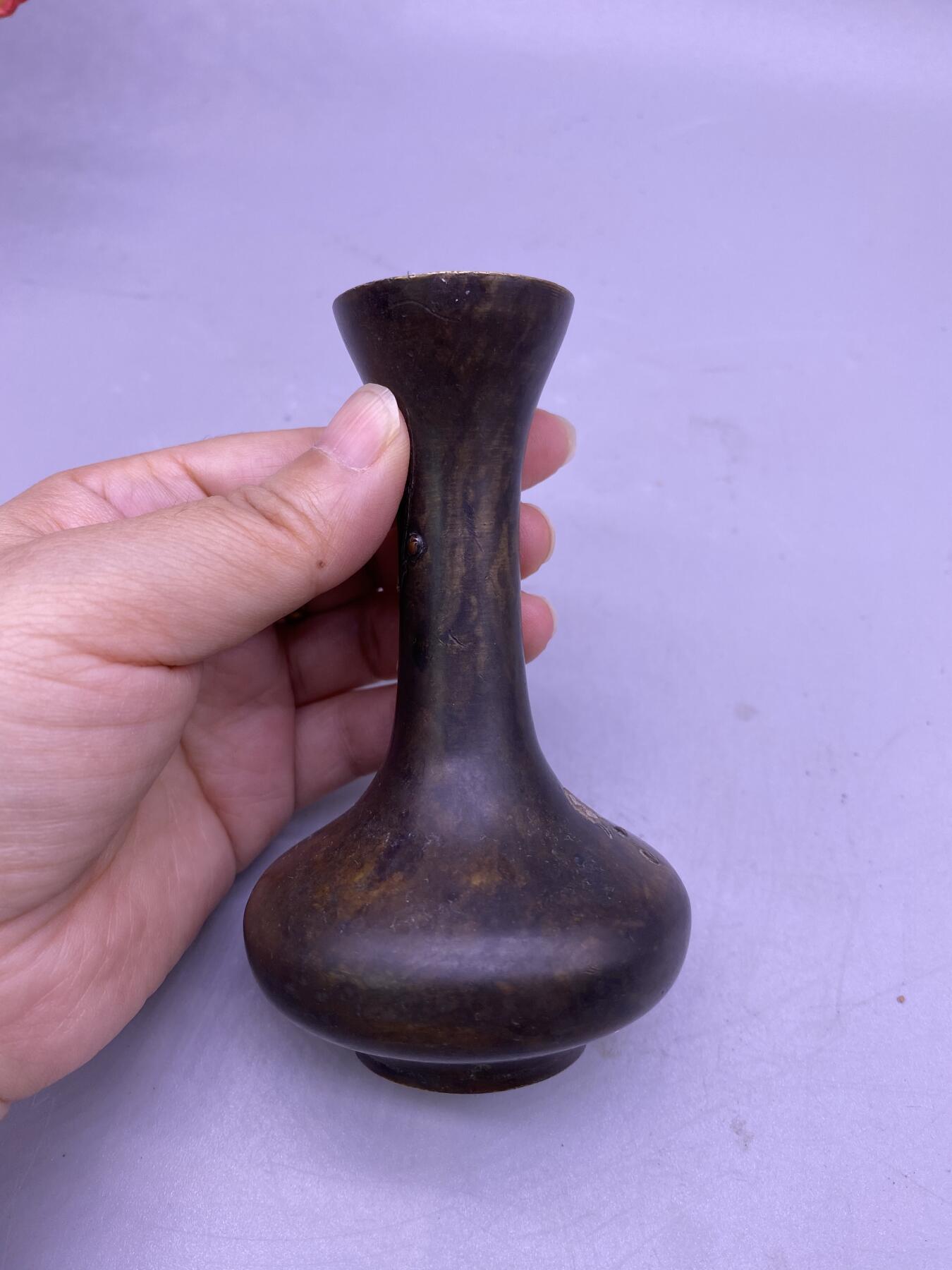 老铜镶银花瓶，尺寸10.4厘米，品相如图，1500包快递