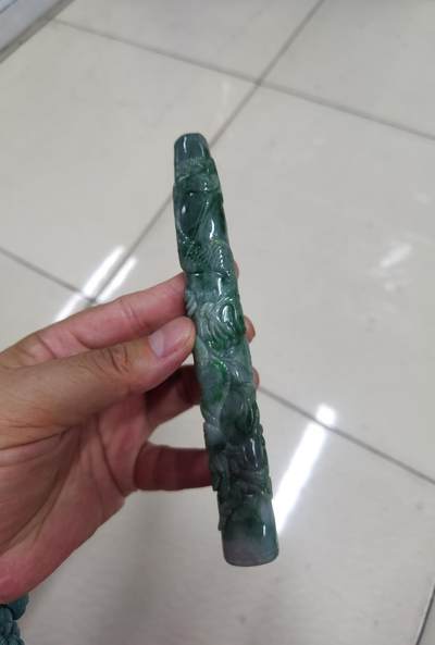 翡翠雕刻龙型烟嘴老工老料 - 翡翠雕刻龙型烟嘴老工老料