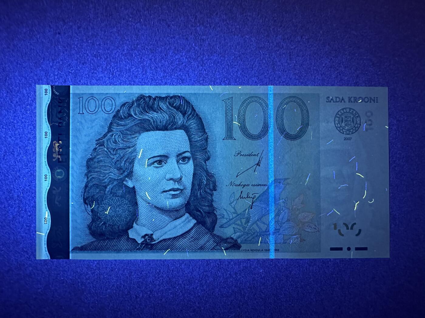 《张总收藏》164期-周日外币超精品 爱沙尼亚100克朗 UNC 2007年 爱沙尼亚诗人、剧作家科伊杜娜