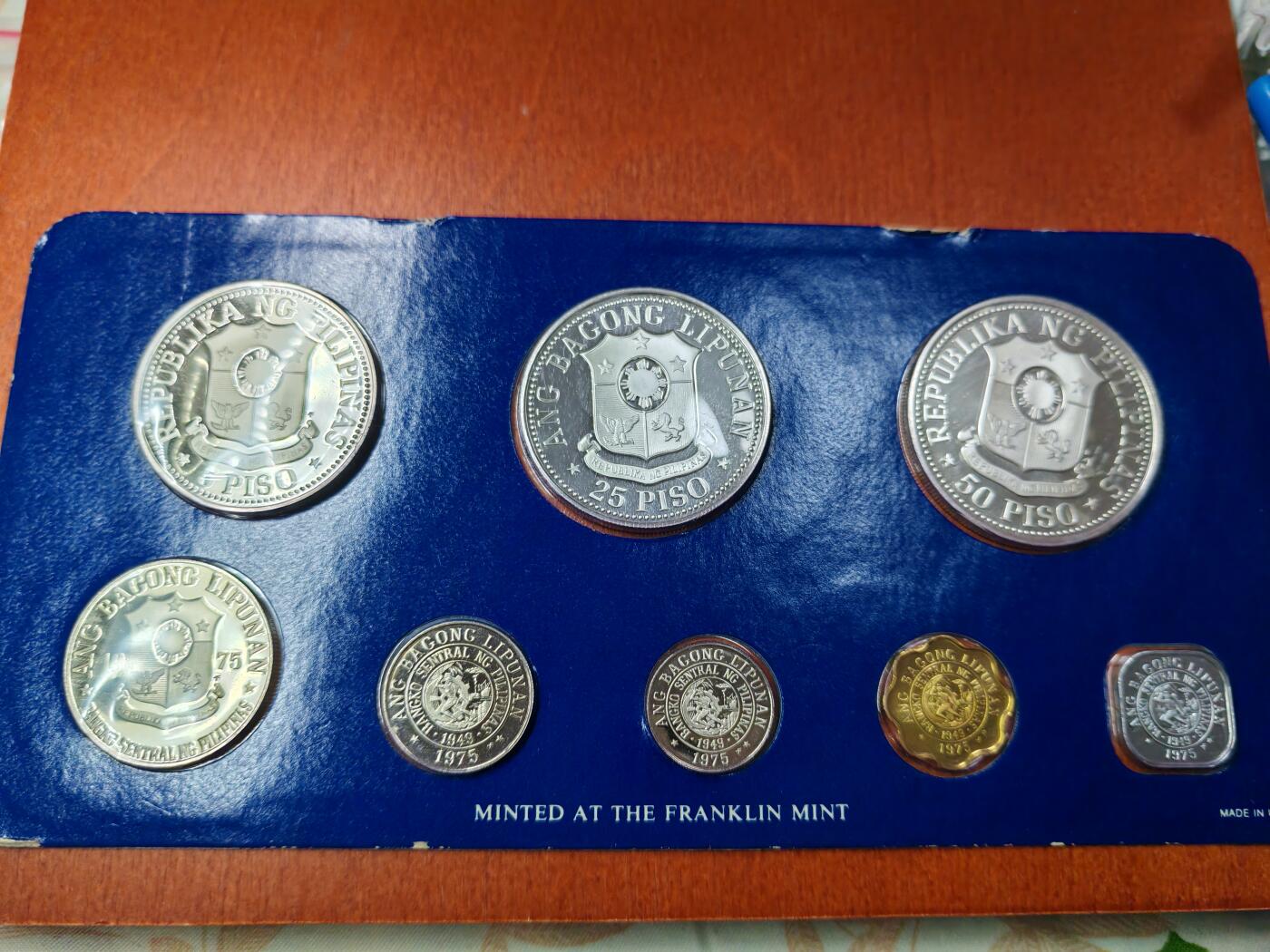 长老汇龙年精选第二十六场拍卖 1975菲律宾8枚精制币套币，盒证全，含高银50比索银币和低银25比索银币各1枚