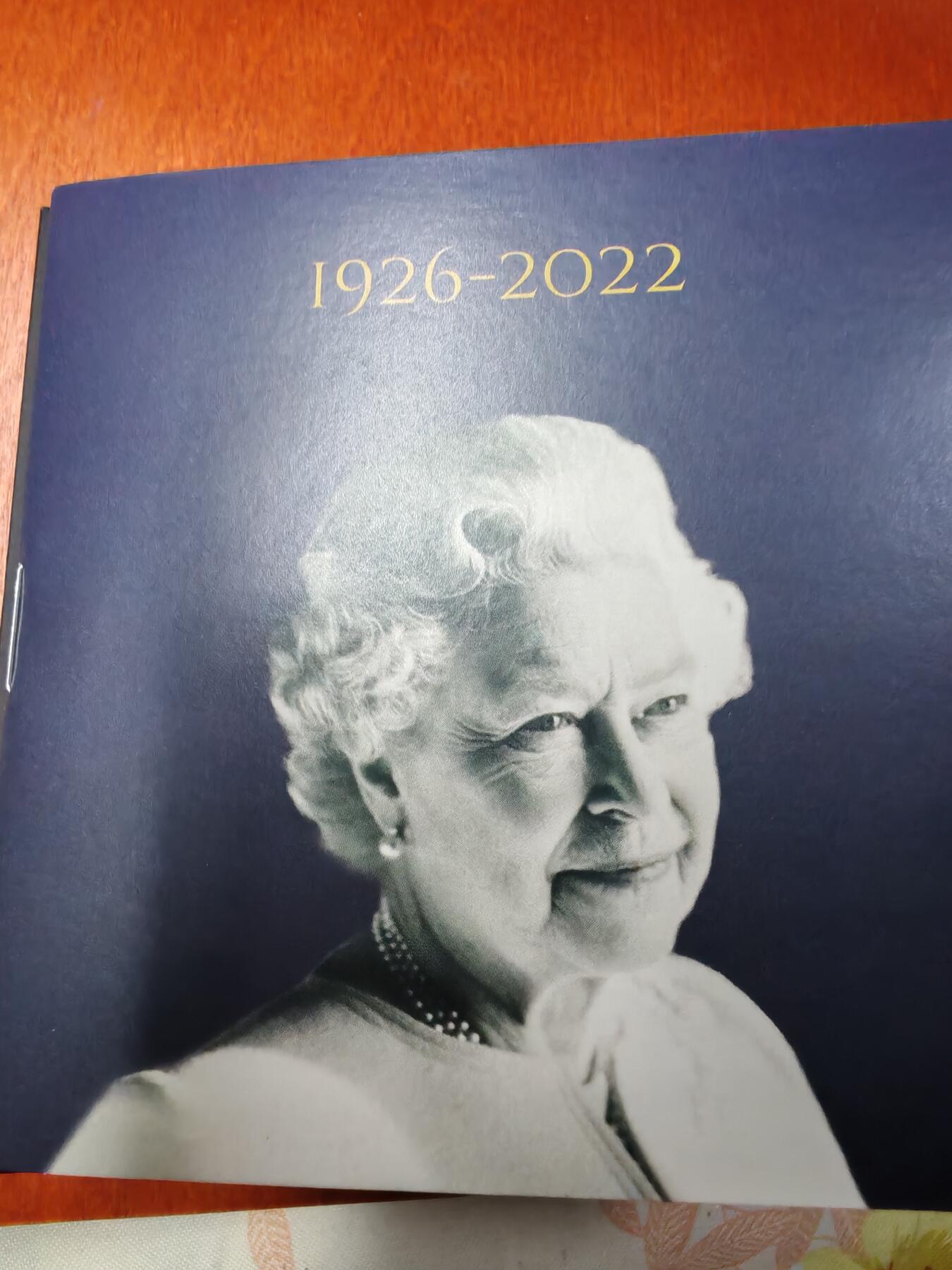 长老汇龙年精选第二十六场拍卖 2022英国女王逝世50便士精制银币，盒证全，英国钱币首次出现查尔斯三世作为国王的肖像