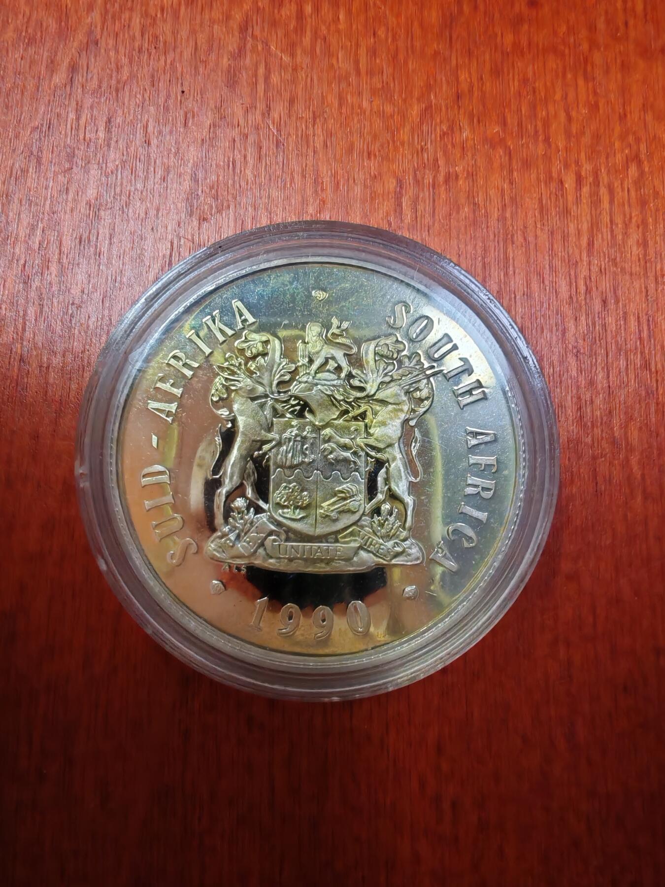 长老汇龙年精选第二十六场拍卖 1990南非跳羚1朗德精制银币，有盒无证，这个年份是最贵的一枚，7117枚