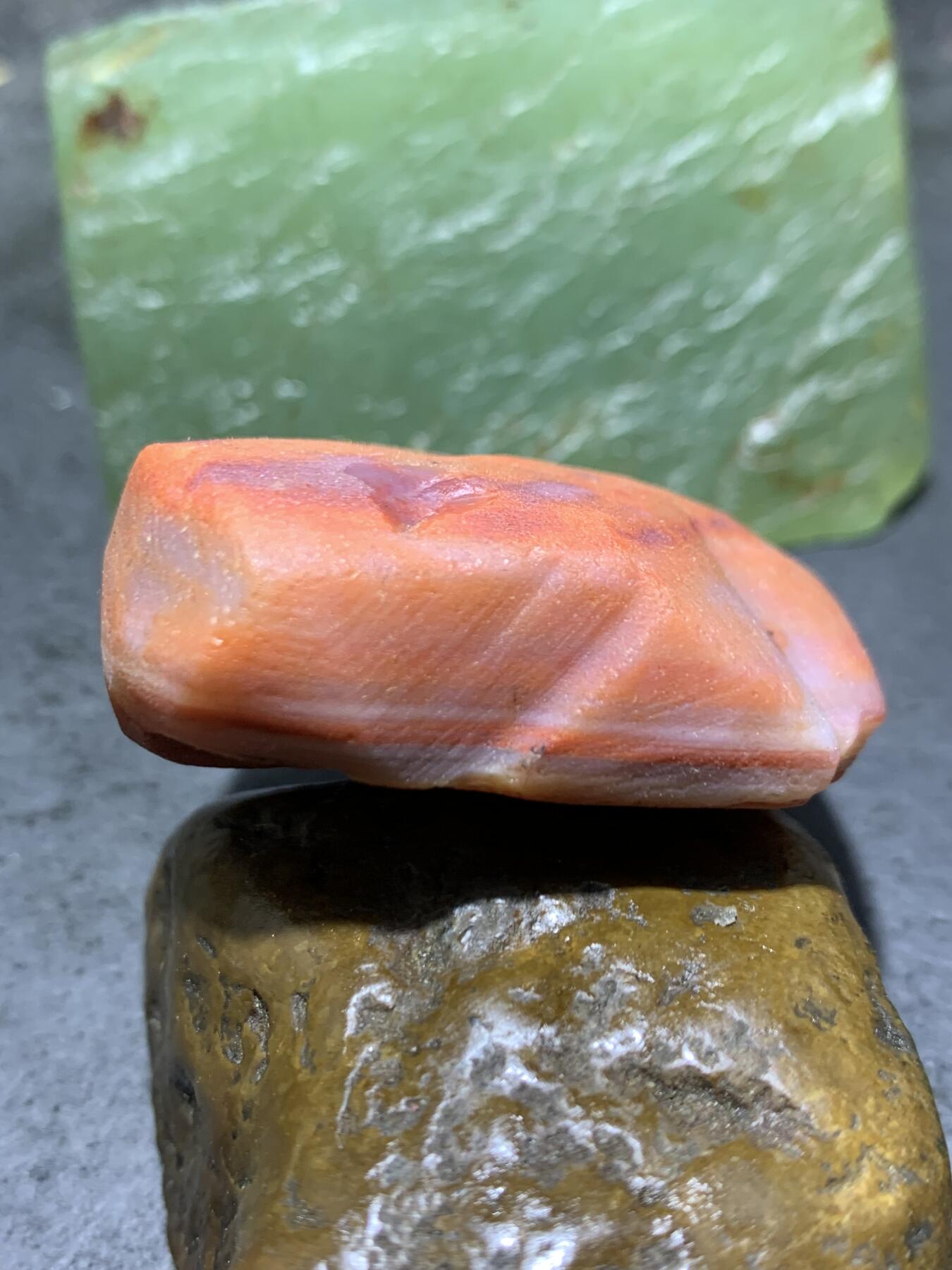 精美南红玛瑙明料原石一颗，