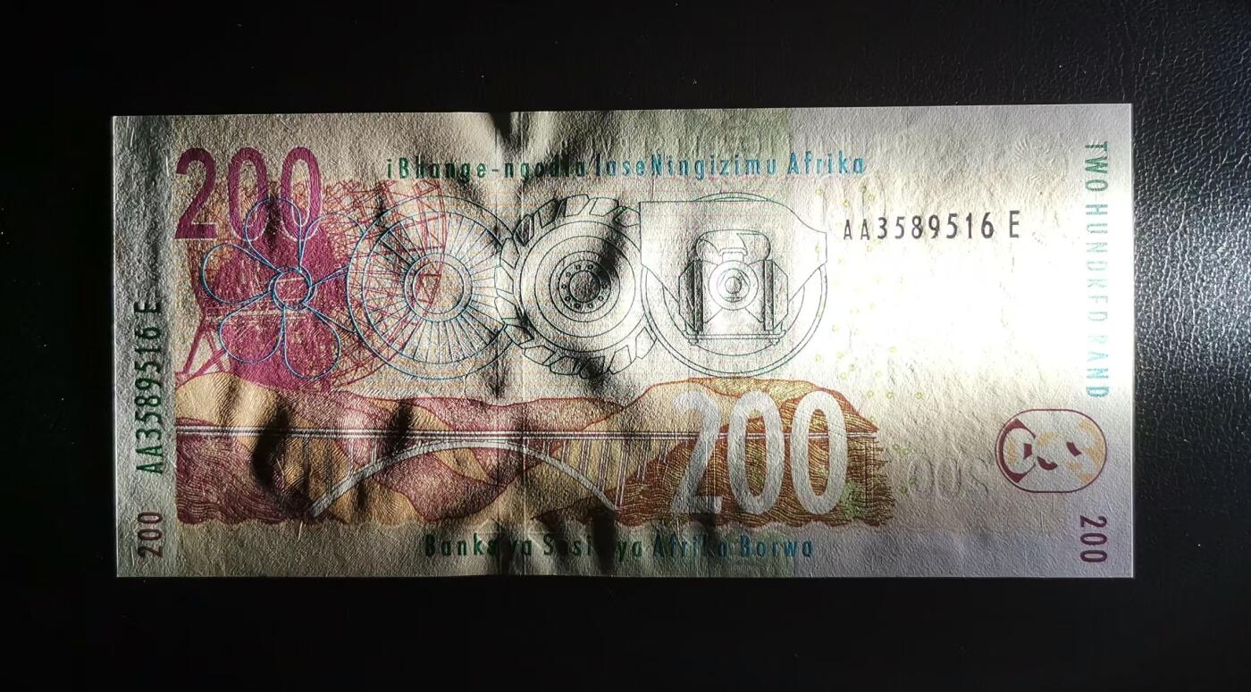 《张总收藏》164期-周日外币超精品 南非2005年首发AAE冠200兰特最高值UNC稀少签名，豹子