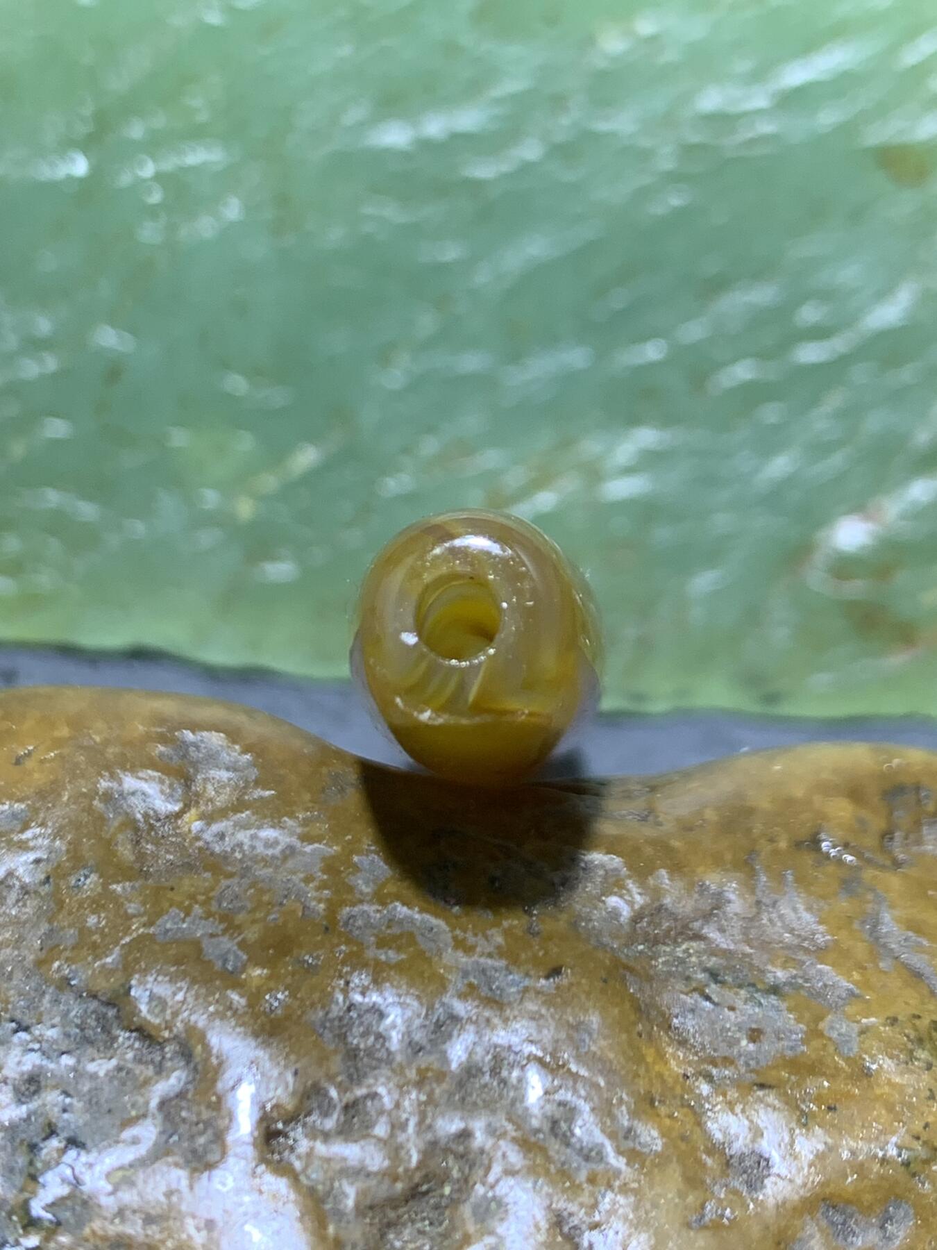 精美亚光高玉化缠丝玛瑙手工雕刻福字桶珠一颗