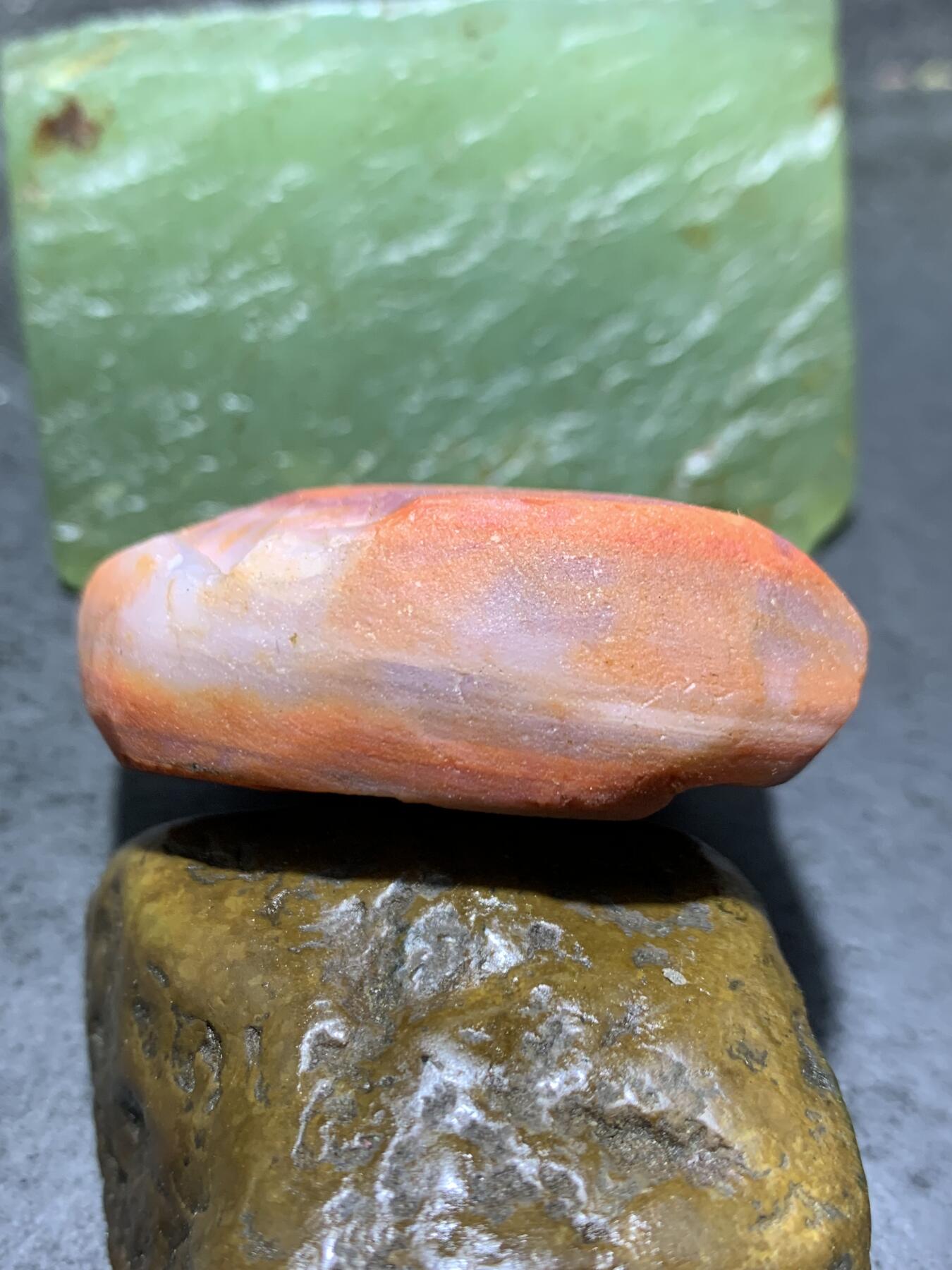 精美南红玛瑙明料原石一颗，