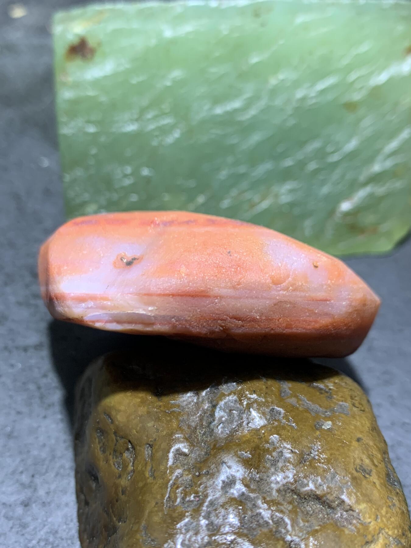 精美南红玛瑙明料原石一颗，