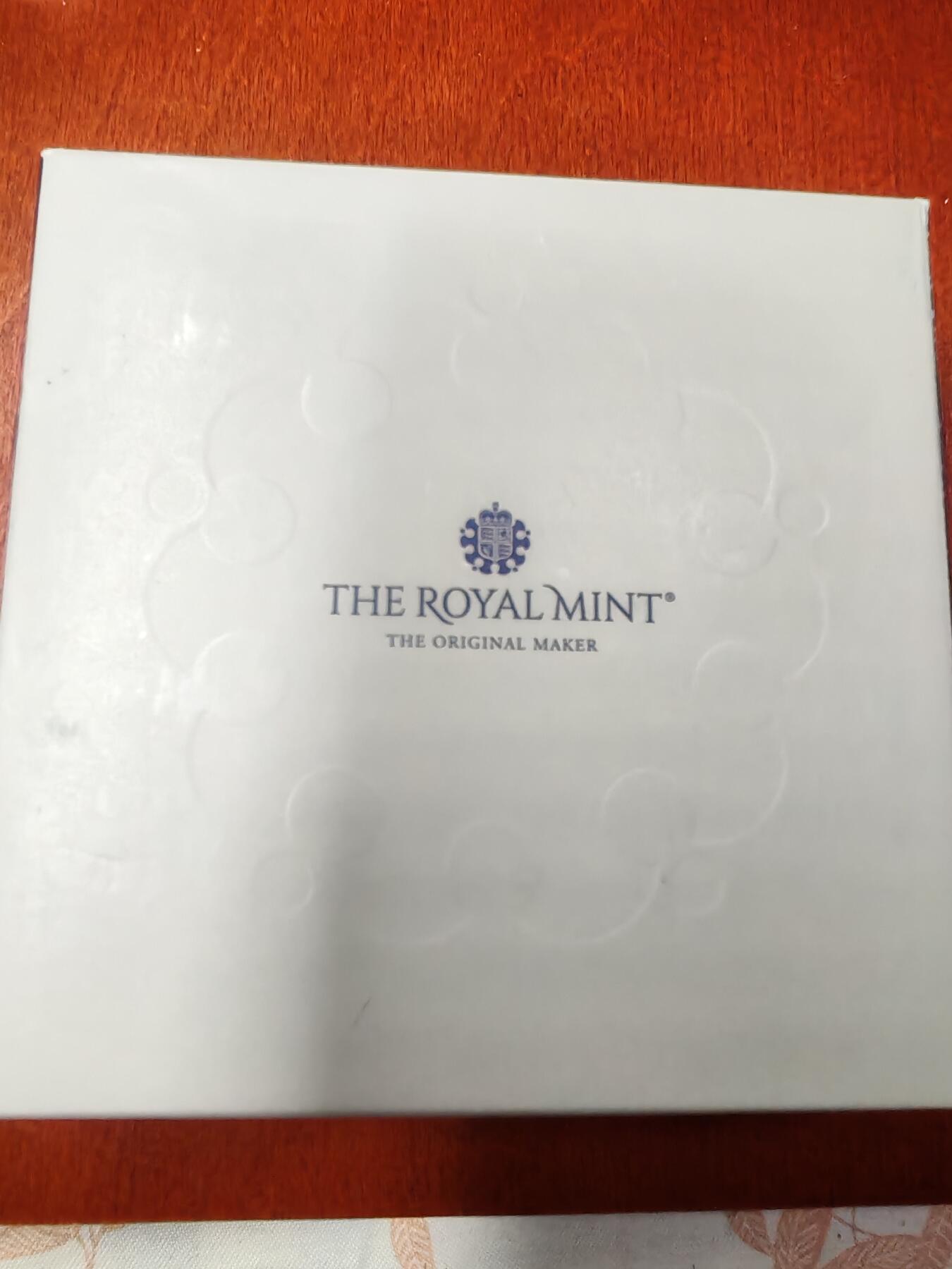 长老汇龙年精选第二十六场拍卖 2022英国女王逝世50便士精制银币，盒证全，英国钱币首次出现查尔斯三世作为国王的肖像