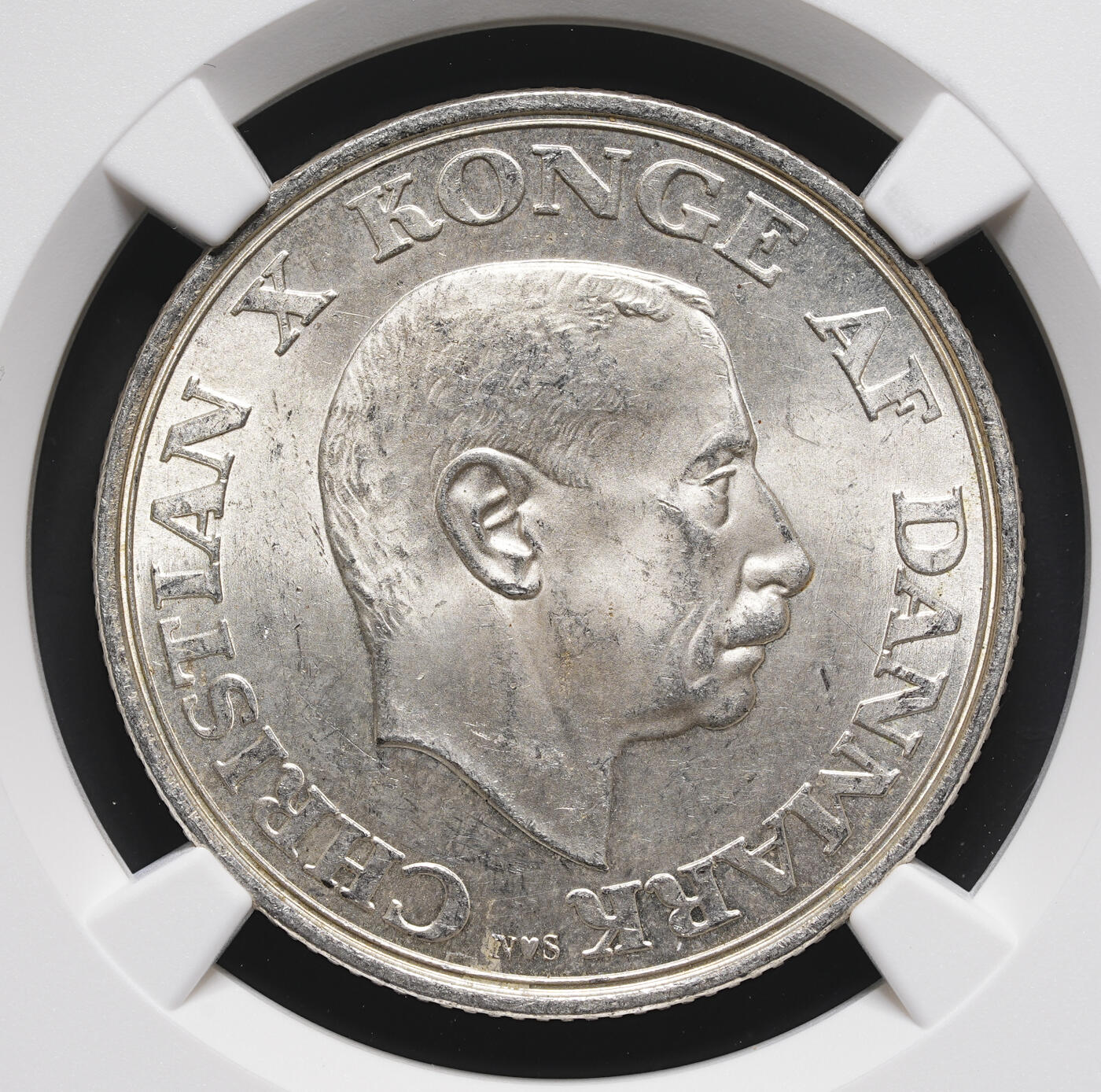 修遠堂世界钱币第三十七期 全场包邮 NGC MS63 1945年丹麦国王75岁大寿纪念2克朗银币