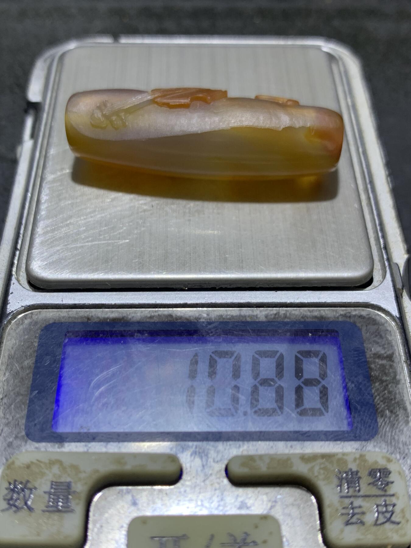 精美亚光高玉化巴西玛瑙手工俏色巧雕小提琴音符桶珠一个
