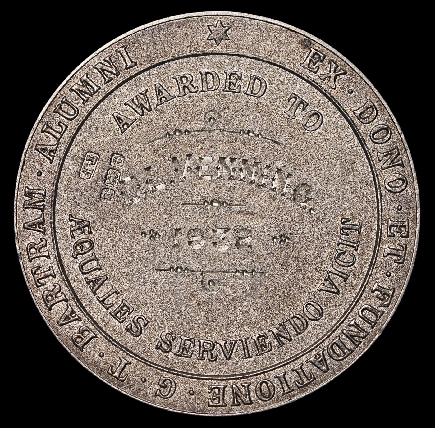 修遠堂世界钱币第三十七期 全场包邮 1932年英国银章 35.28mm，20.35g 边小磕