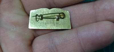 毛主席像章、徽章拍场，都是精品小章 书型异形章🔥🔥读毛主席的书🔥🔥毛主席像章，可佩戴