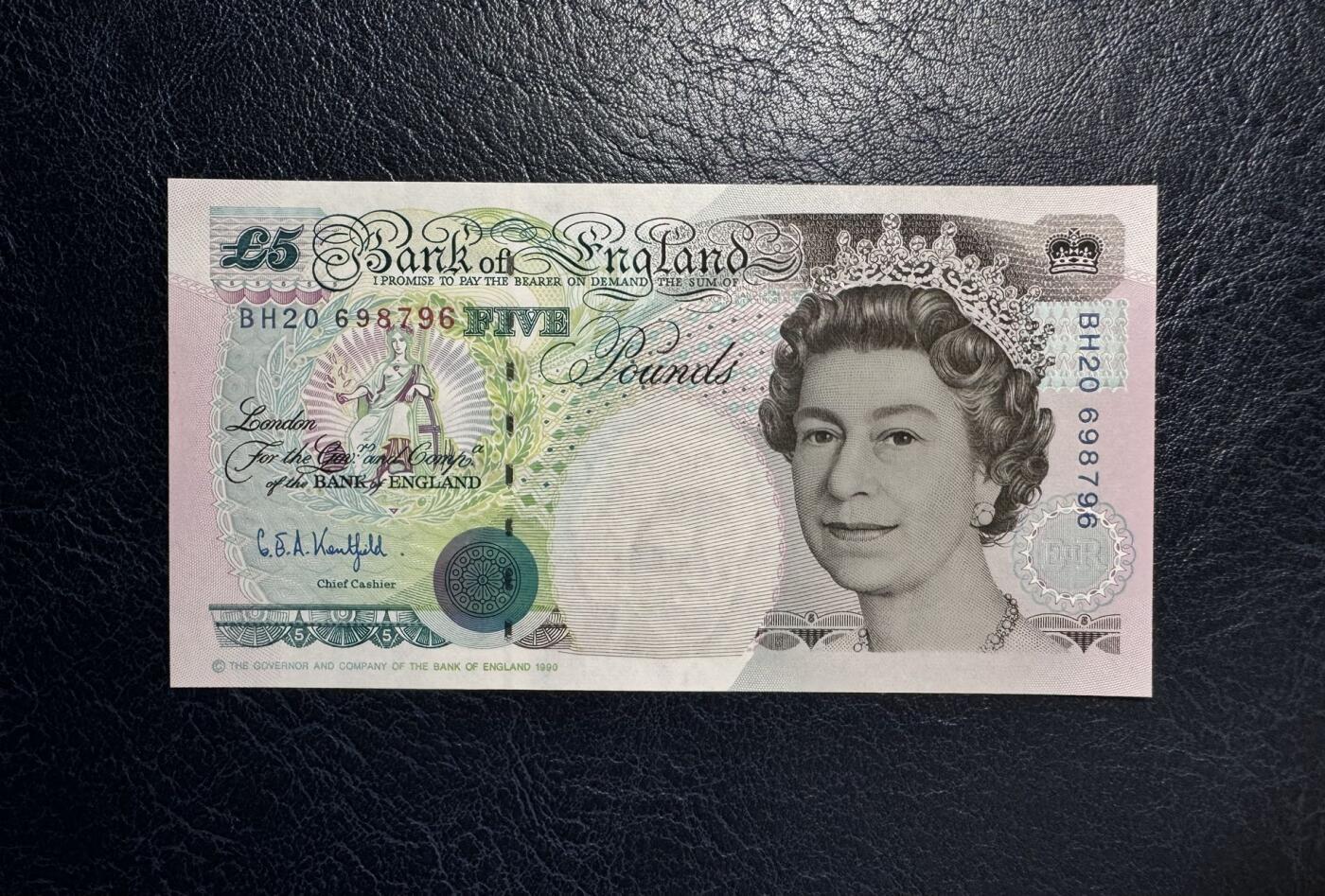 收藏联盟Quantum Auction 第371期拍卖  英国1990年版5镑 品相全新UNC 皇冠版 号码无4