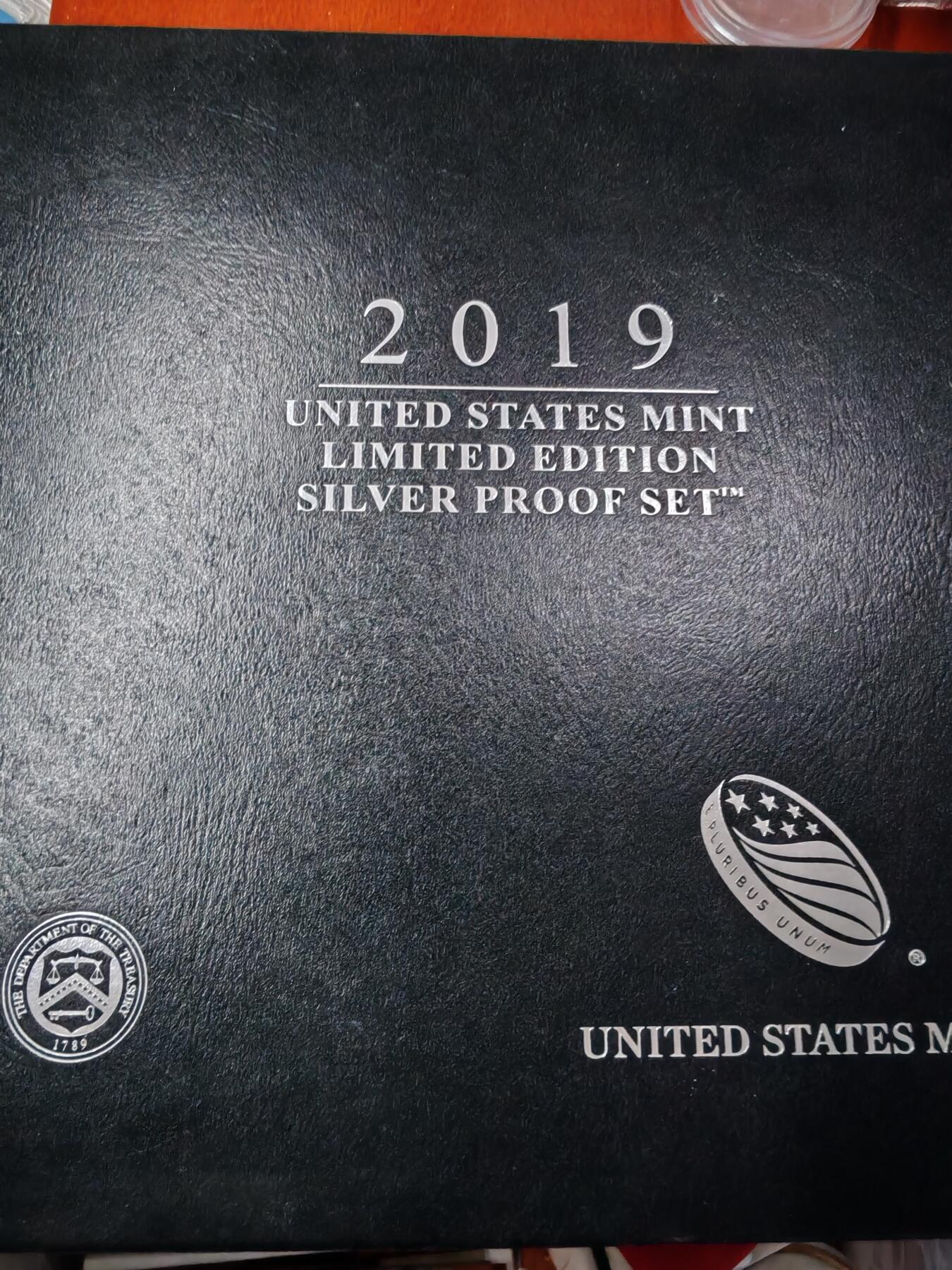 长老汇龙年精选第二十七场拍卖 2019美国8枚精制银套币，盒证全，含行走女神，少见