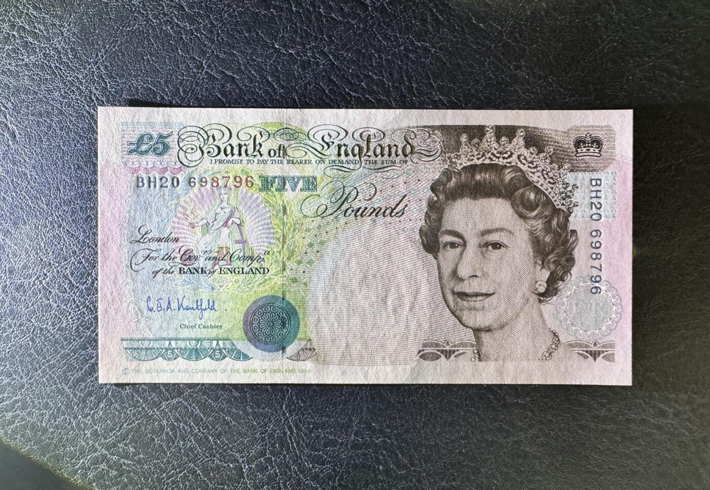 收藏联盟Quantum Auction 第371期拍卖  英国1990年版5镑 品相全新UNC 皇冠版 号码无4