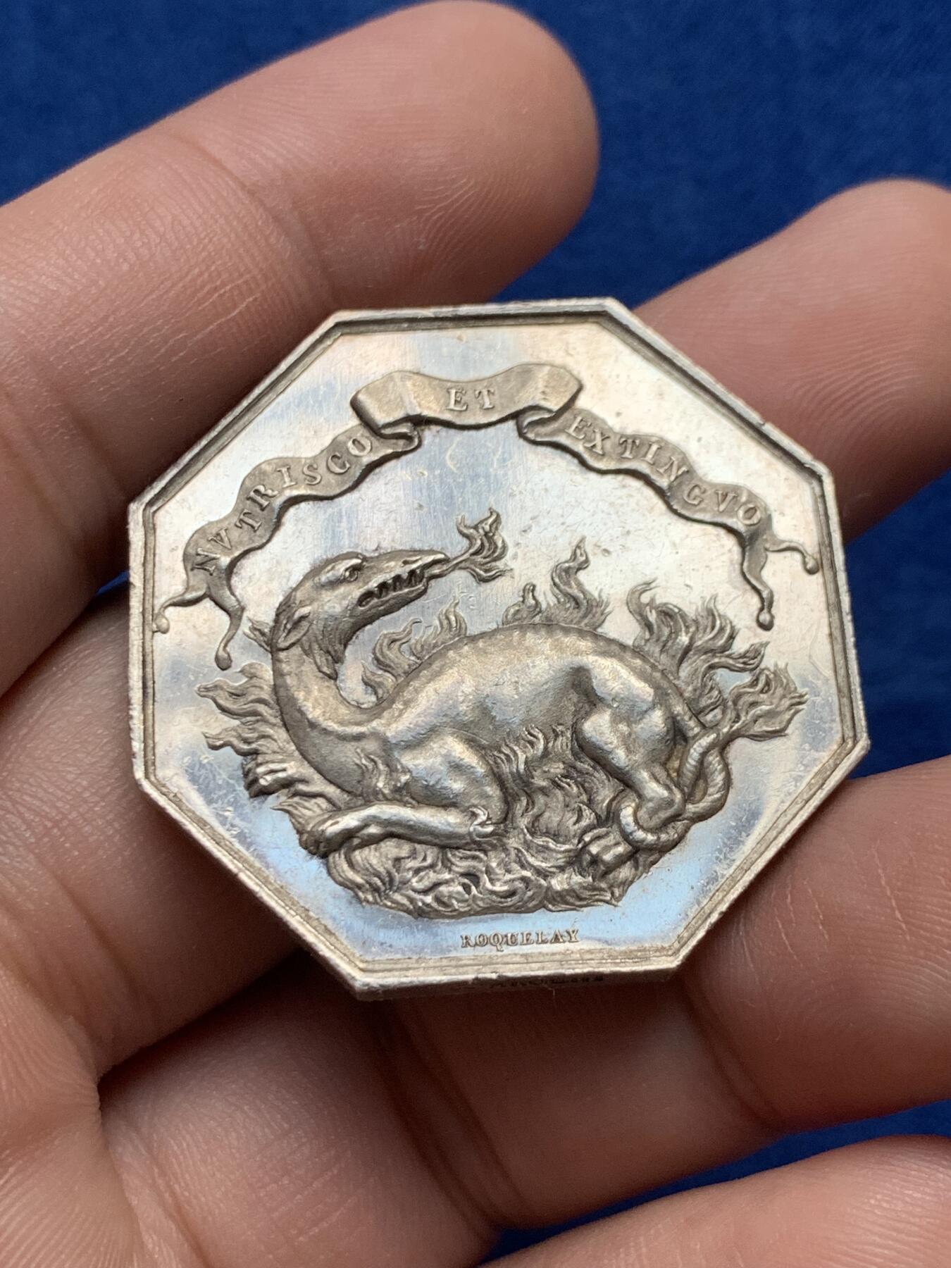 《竞宝斋》第302场- 周日，周一，周二  3场连拍 （全场包邮） 法国八角银质代币，卢瓦尔-谢尔省火灾保险公司，避火兽大火龙，27.82g，36.6mm，1845-1860年手指边铭
