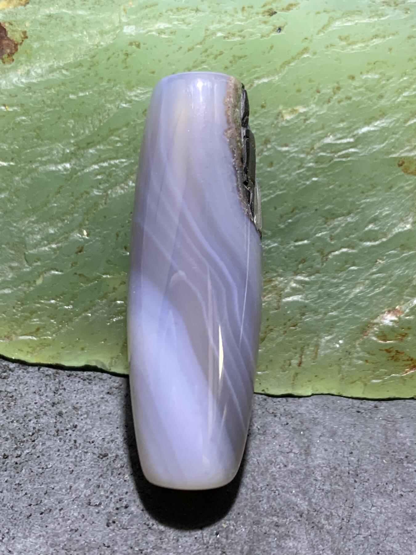 精美亚光缠丝玛瑙手工雕刻钱币桶珠一颗，