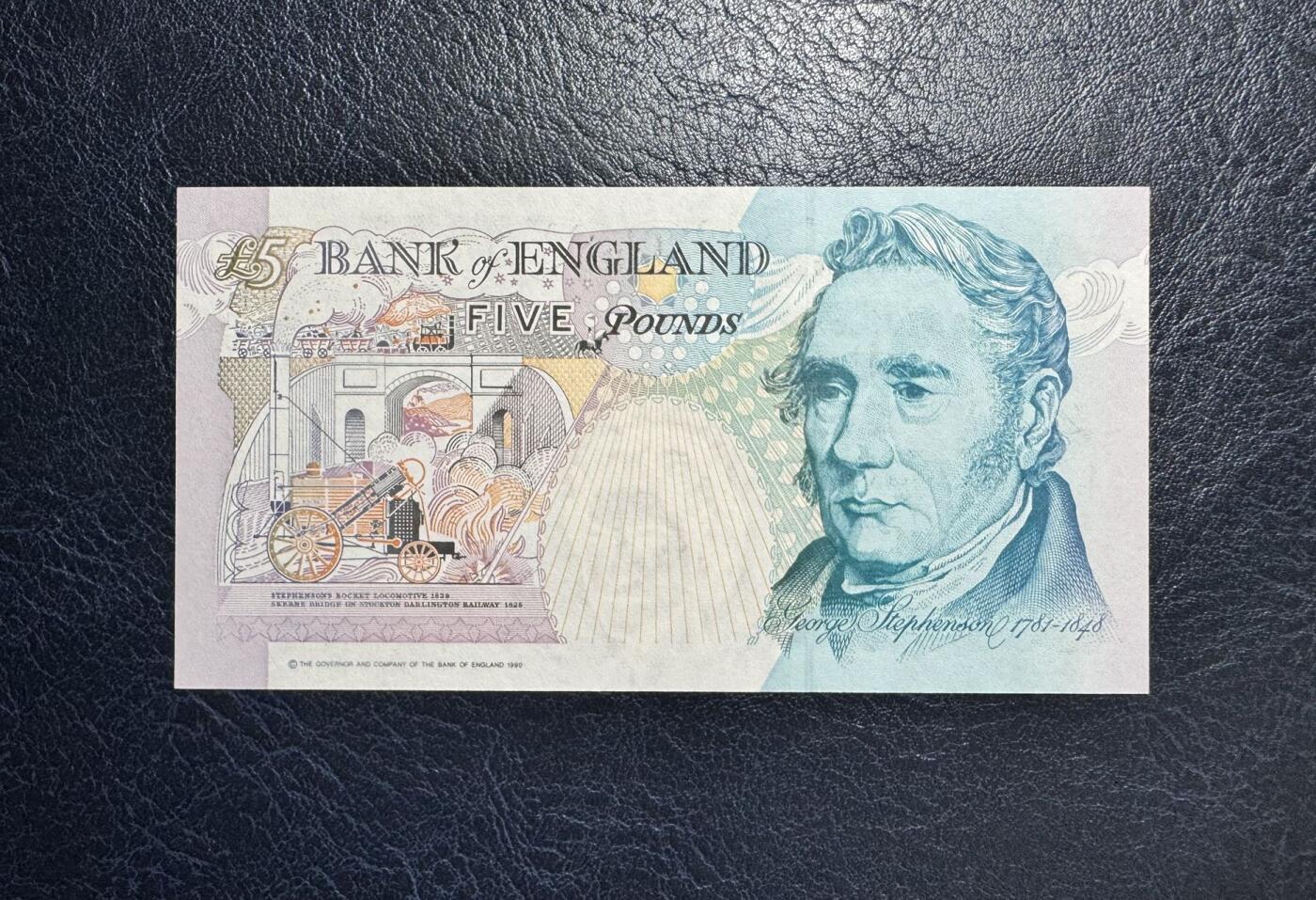 收藏联盟Quantum Auction 第371期拍卖  英国1990年版5镑 品相全新UNC 皇冠版 号码无4