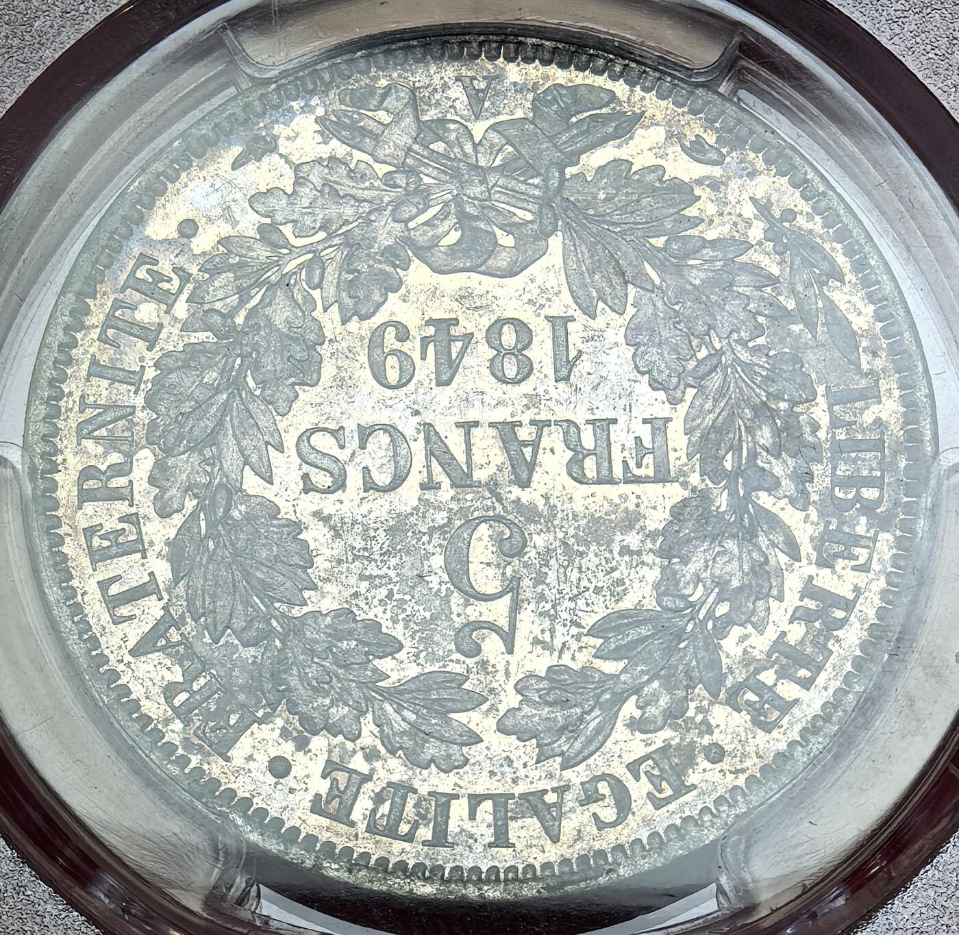 凡希社世界钱币微拍第二百八十二期 1849A法国谷物女神5法郎大银PCGS-MS62，五彩斑斓，侧光下呈现金黄光泽，底板非常漂亮，实物美不胜收的一枚。