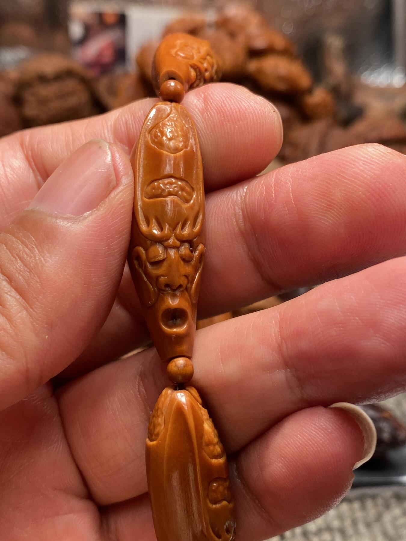 苏工核雕放漏价 福利苏工核雕手工柳叶老籽大头怪脸七星罗汉，手串手持，一年能包桨的硬货尺寸1。3x4.0喜欢的来价格不贵