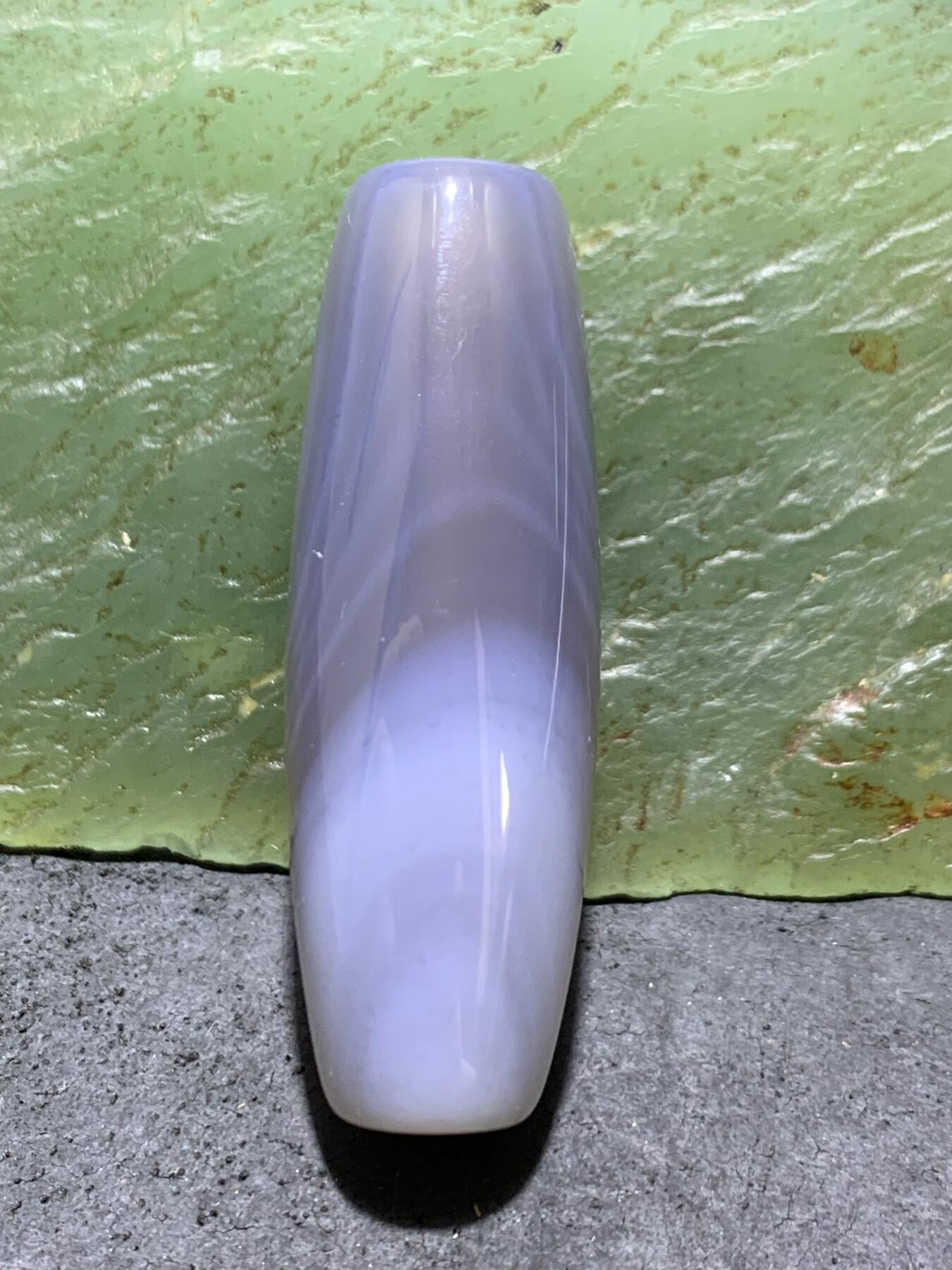 精美亚光缠丝玛瑙手工雕刻钱币桶珠一颗，