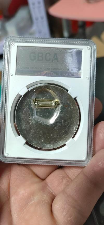 公博评级毛主席像章专场 公博评级毛主席像章，68高分，头像下方是葵花+三个忠字图案 