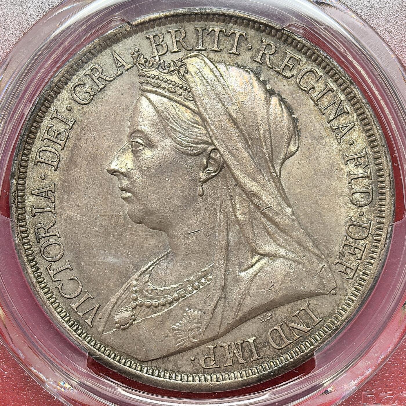 凡希社世界钱币微拍第二百八十二期 1893英国老维批纱马剑大银PCGS-AUD，香槟金包浆，底板优良，实物状态相当出色的一枚，没分可惜！