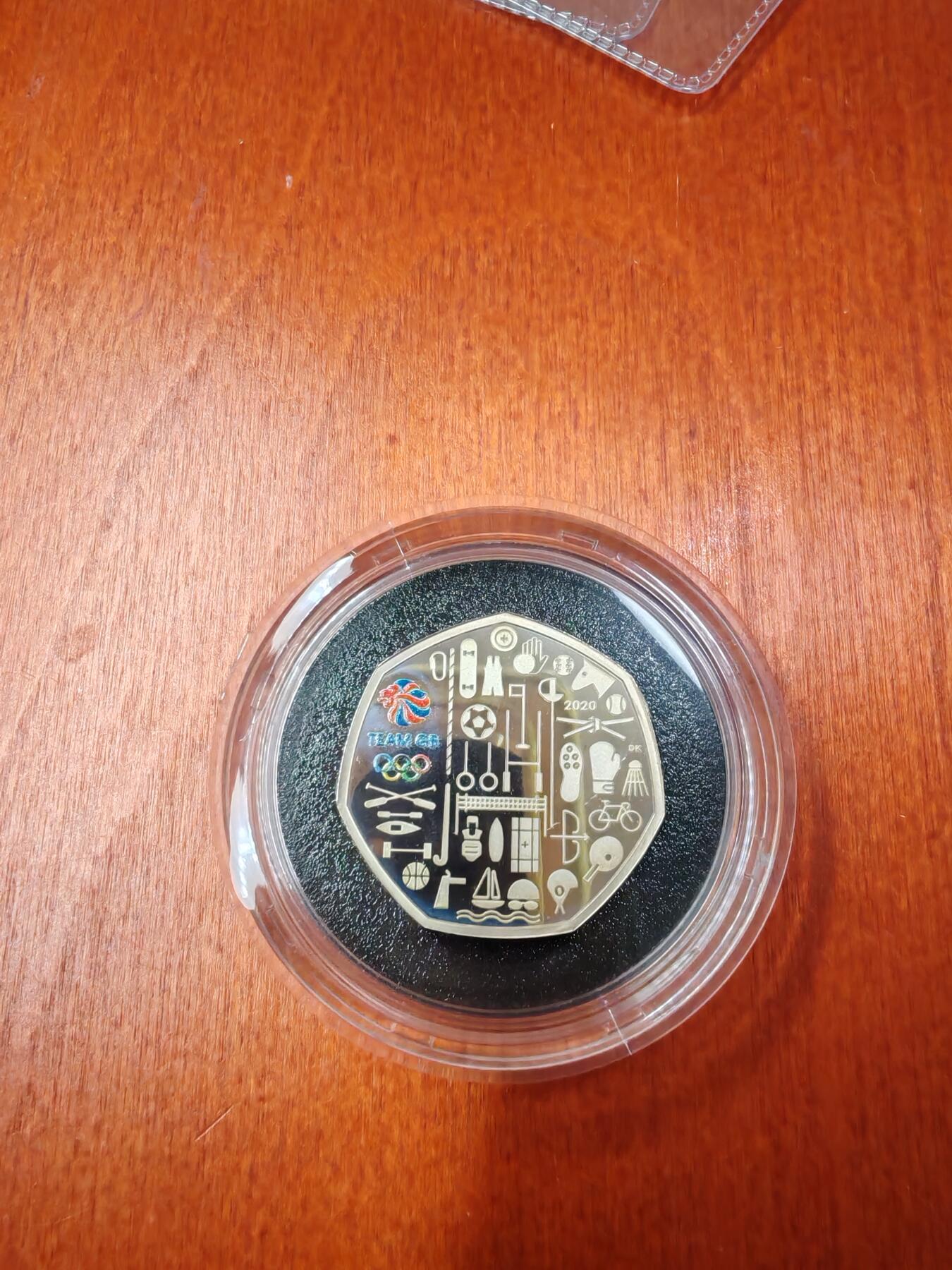 长老汇龙年精选第二十八场拍卖 2021英国东京奥运会英国队50便士彩色精制加厚银币，盒证全，1500枚，市场价1300元左右