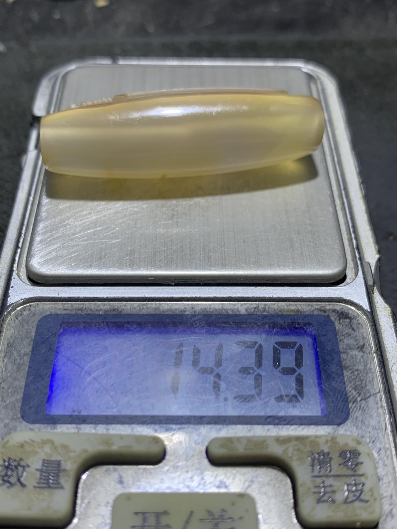 精美亚光高玉化巴西玛瑙手工俏色巧雕宝剑桶珠一个