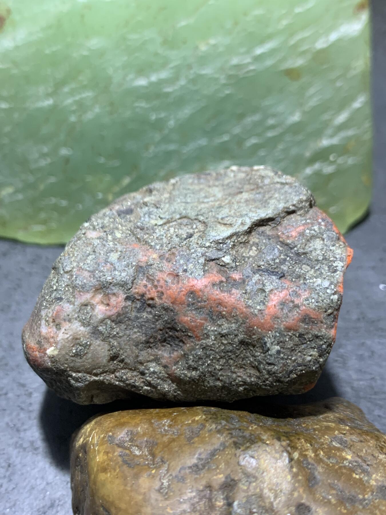 精美开窗原皮南红玛瑙原石一颗